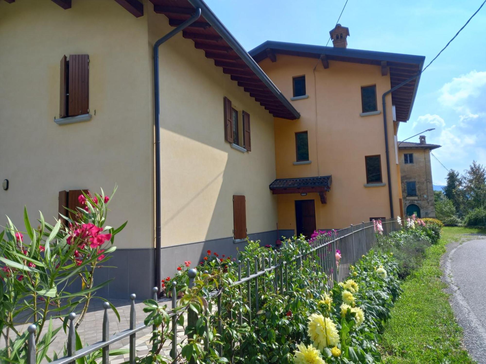 Casa Vacanze Tania Somendenna エクステリア 写真