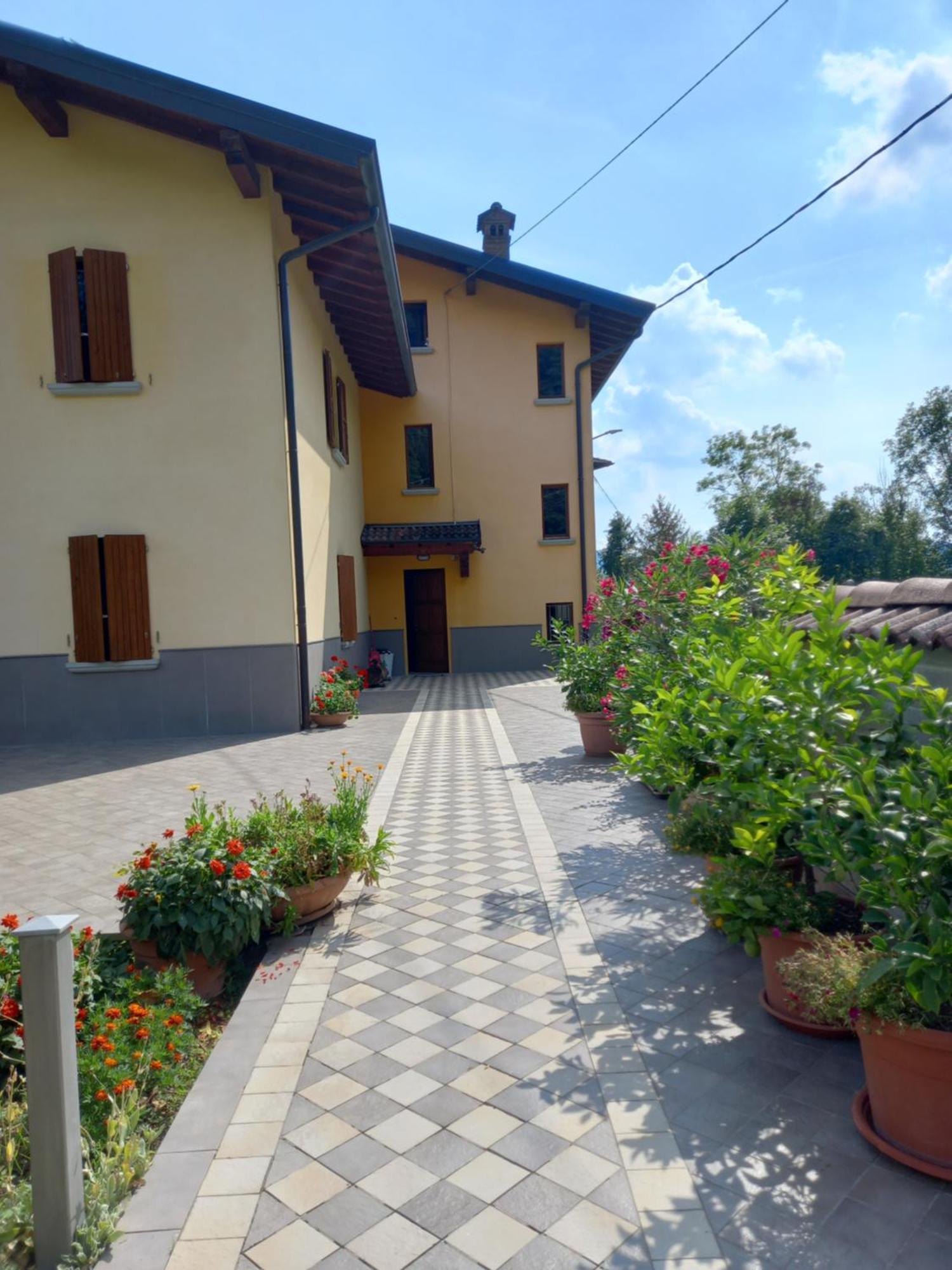 Casa Vacanze Tania Somendenna エクステリア 写真